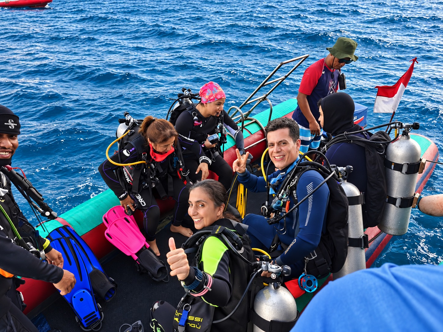 Comunidad de IM Diving reunida en una embarcación